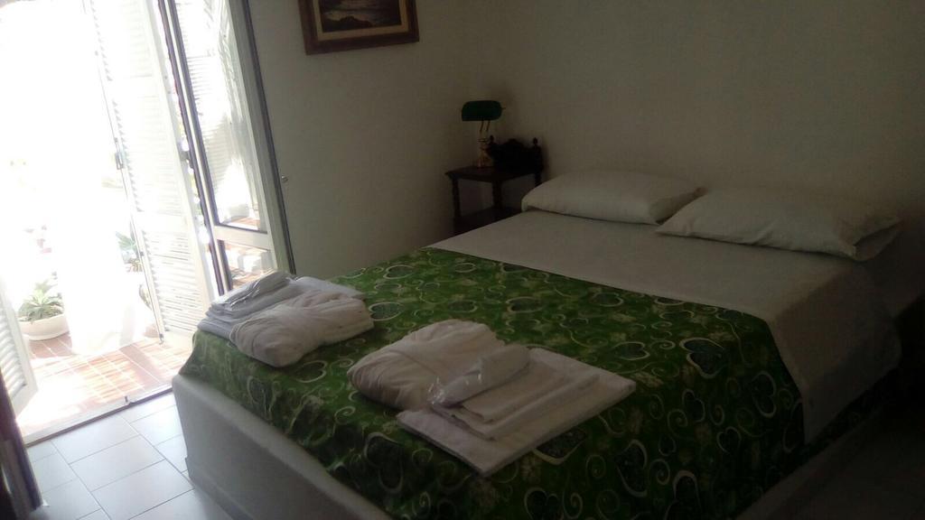 Cala Cavone Guest House Ponza Exterior foto